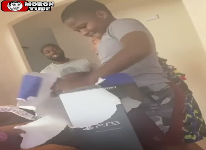 Video :Great parents are giving their kids a PlayStation 5 for Christmas